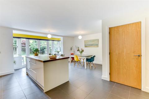 4 bedroom detached house for sale, Fairway Close, Worthing