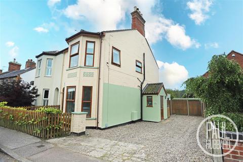 4 bedroom semi-detached house for sale, The Street, Corton, NR32