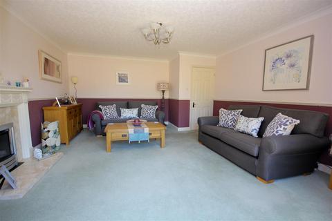 3 bedroom detached bungalow for sale, Kensington Close, Rushden NN10