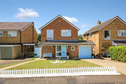4 bedroom detached house for sale, Meadow View, Rushden NN10
