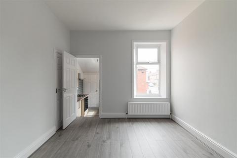 3 bedroom flat for sale, Gladstone Street, Hebburn