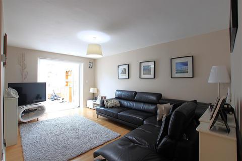 5 bedroom end of terrace house for sale, Burket Close, Norwood Green UB2