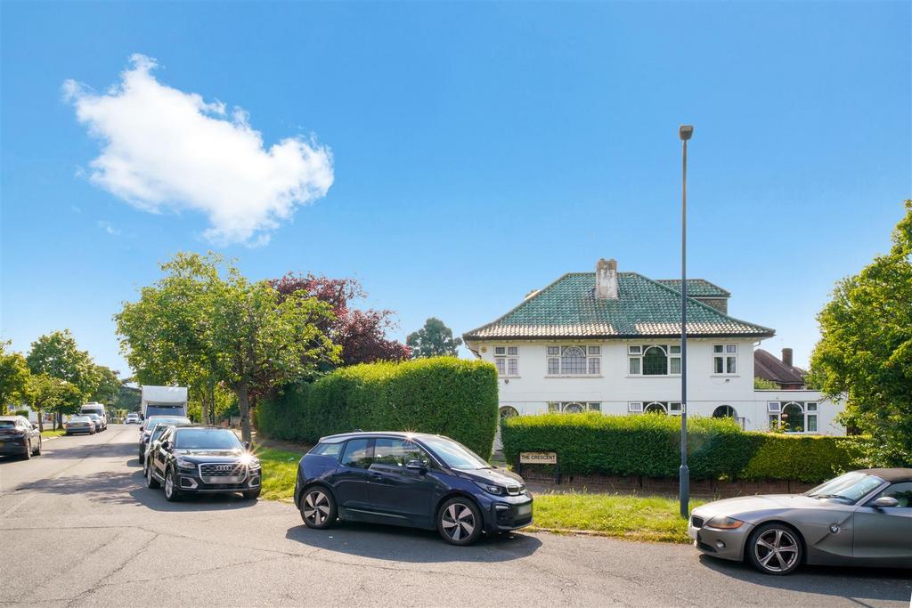 19 The Crescent - S7o IOCy Vusa Sw8 ZBthf A.jpg