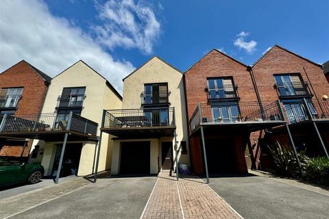 3 bedroom end of terrace house for sale, Yr Hafan, Langdon Road, Marina, Swansea