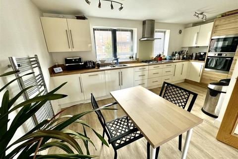 3 bedroom end of terrace house for sale, Yr Hafan, Langdon Road, Marina, Swansea