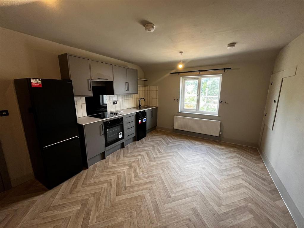 Sitting kitchen.jpg