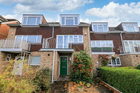 4 bedroom townhouse to rent, The Ridgeway, London E4