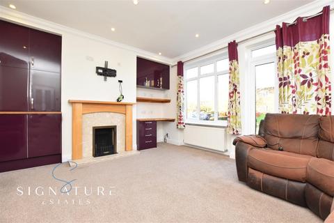 2 bedroom flat to rent, Shirley Road, Abbots Langley