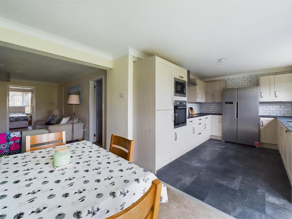 Lounge / Dining Kitchen