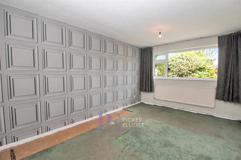 2 bedroom semi-detached bungalow for sale, Alfreton Close, Burbage LE10