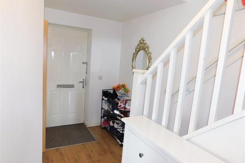 3 bedroom semi-detached house to rent, Frank Birchall Close, Manchester