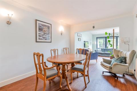 51 Temple Road, Epsom, KT19 8EY