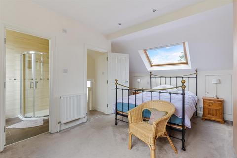 51 Temple Road, Epsom, KT19 8EY