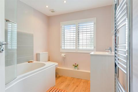 51 Temple Road, Epsom, KT19 8EY