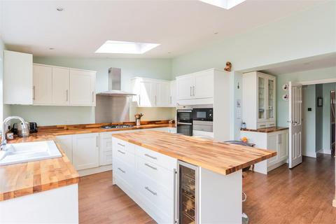 51 Temple Road, Epsom, KT19 8EY