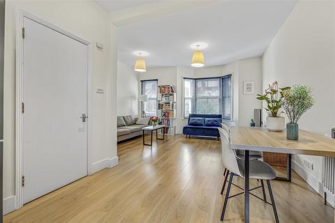 3 bedroom flat for sale, Lower Richmond Road, Putney, SW15