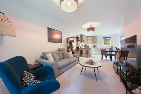 2 bedroom flat for sale, Woodcote Side, Epsom