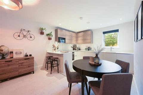 2 bedroom flat for sale, Woodcote Side, Epsom