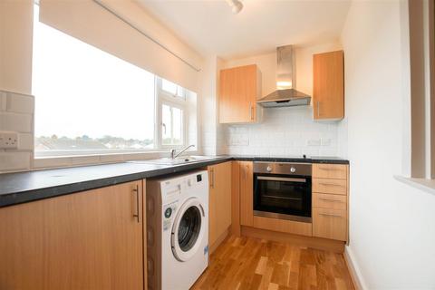 2 bedroom apartment to rent, Hawthorn Close, Chichester