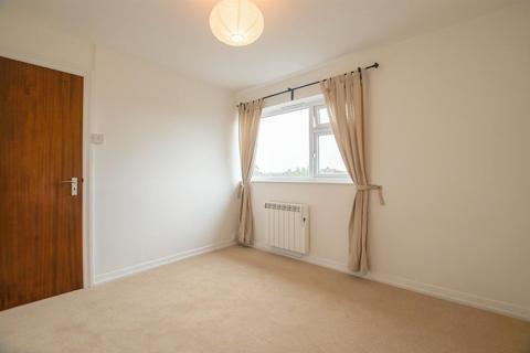 2 bedroom apartment to rent, Hawthorn Close, Chichester