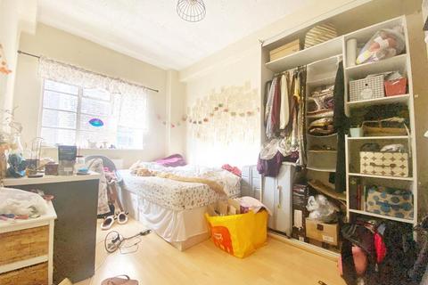 4 bedroom flat to rent, Adelaide Road, London