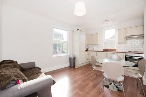 3 bedroom flat to rent, Station Road, Hanwell, W7