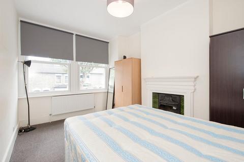 3 bedroom flat to rent, Station Road, Hanwell, W7