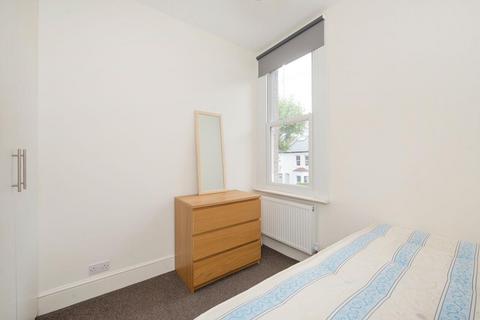 3 bedroom flat to rent, Station Road, Hanwell, W7