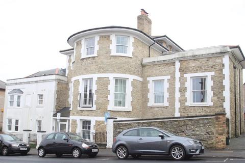 2 bedroom apartment to rent, George Street, Ryde