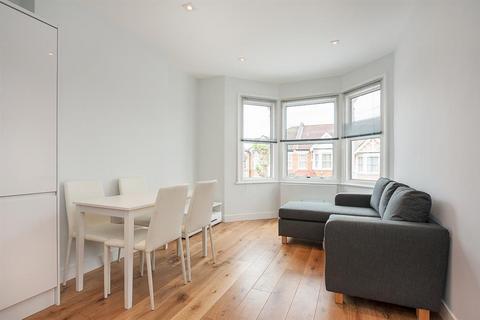 2 bedroom flat to rent, Park Road, London