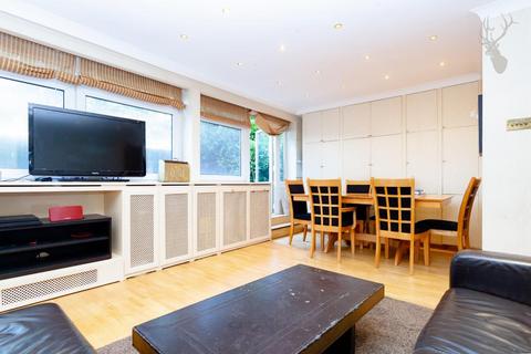 27 Portman Place, London, E2 0LG
