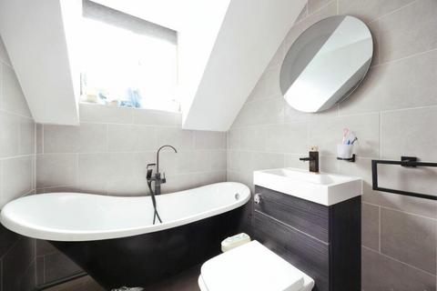 11 Rose Park Close, Hayes, UB4 9AT