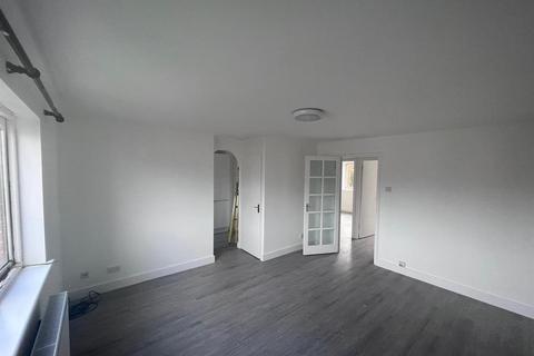 2 bedroom flat to rent, John Silkin Lane, London