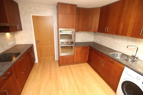 2 Cedar Walk, Wemyss Bay, PA18 6BP