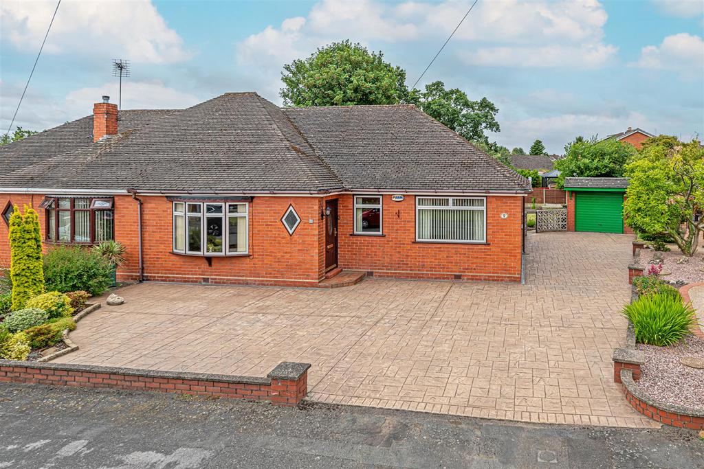 Conway Close, Great Sankey, Warrington 3 bed semidetached bungalow for