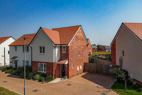 10 Oak Crescent, Burnham-on-crouch, CM0 8FP