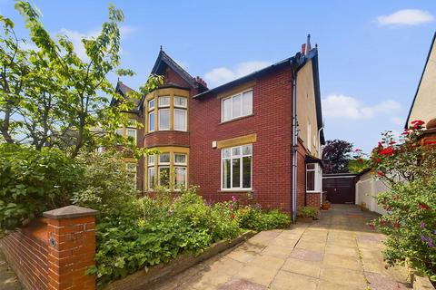 4 bedroom semi-detached house for sale, St. Georges Crescent, Monkseaton