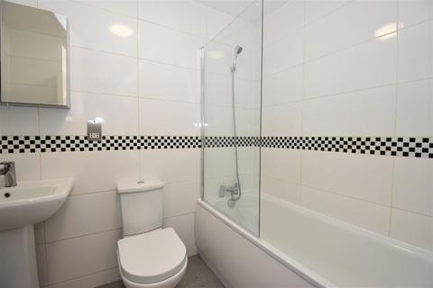 2 bedroom flat to rent, The Boulevard, Crawley