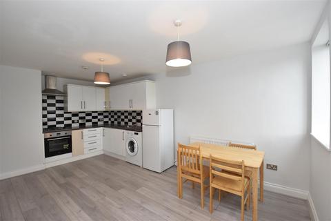 2 bedroom flat to rent, The Boulevard, Crawley