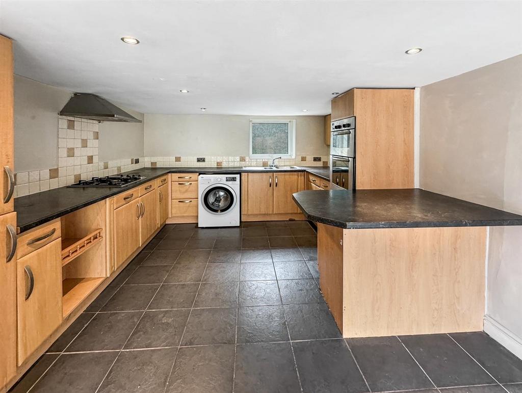 Kitchen 2.jpg