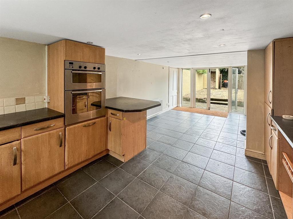 Kitchen 1.jpg