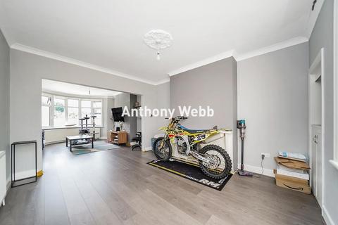 3 bedroom end of terrace house for sale, Madeira Road, Palmers Green, London N13