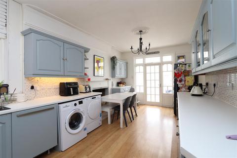 4 bedroom terraced house to rent, Lightcliffe Road, Palmers Green, N13