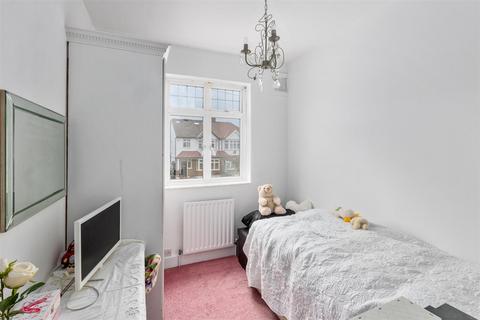 118 Maycross Avenue, Morden, SM4 4DB