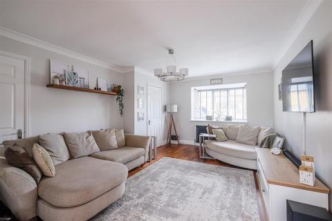 61 Caldercroft, Elland, HX5 9AY