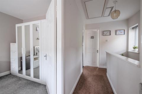61 Caldercroft, Elland, HX5 9AY