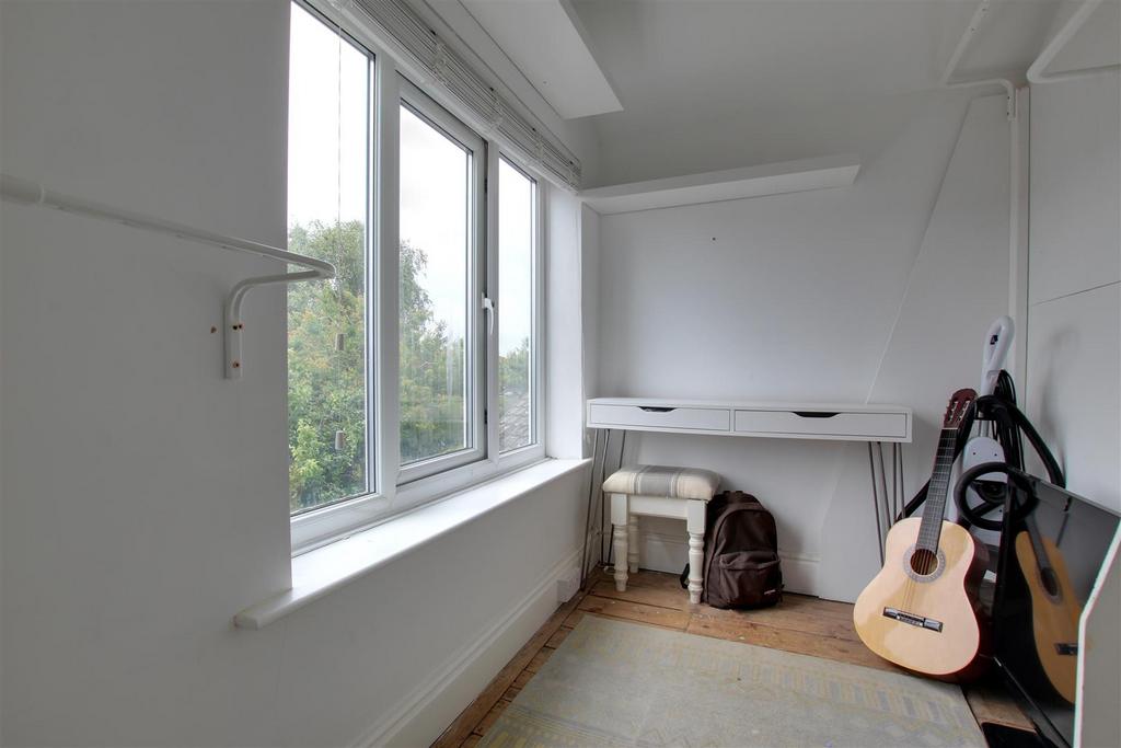 Beddroom 3/box room