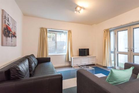 3 bedroom flat to rent, Hutchings Street, Canary Wharf