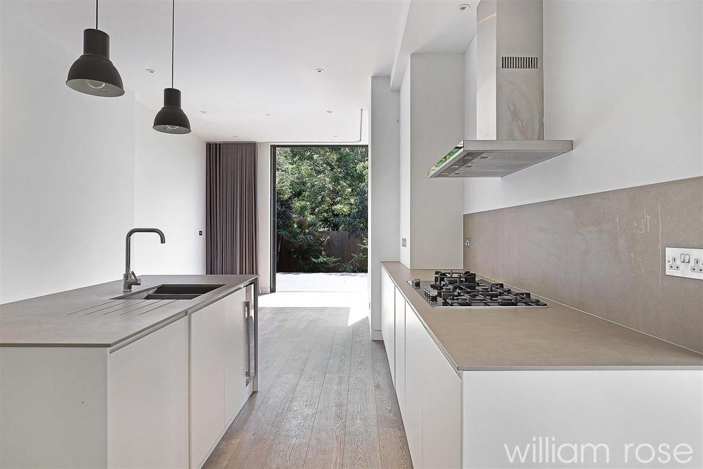 Kings Avenue, Woodford Green IG8 4 bed semidetached house for sale £