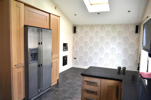 3 bedroom house to rent, Chalcot Drive, Hednesford